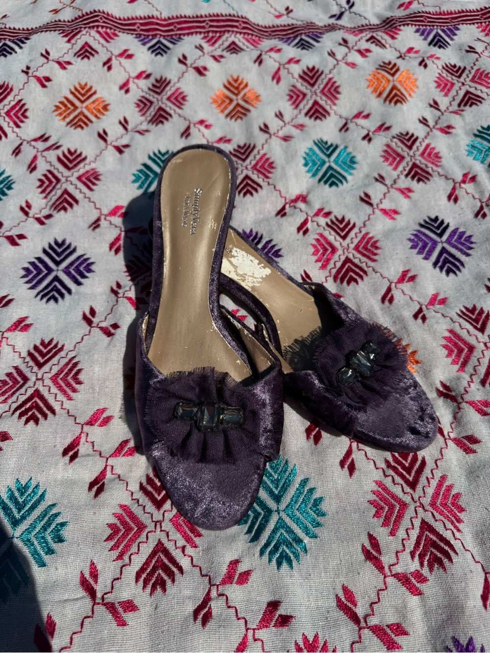 Vintage Vera wang Women's velvet Purple Slip-On Mule kitten heels